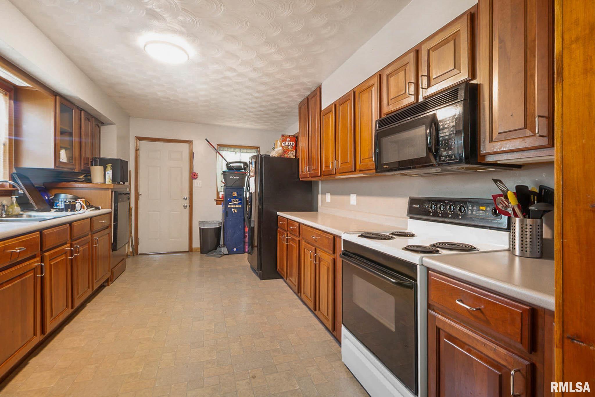 1109 East Reeves Street Marion, IL 62959 - Photo 3 of 17