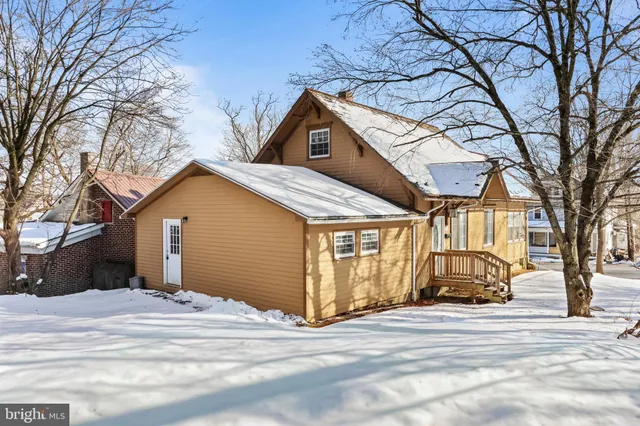 $269,900 | 751 West Pennsylvania Avenue, Pen Argyl, PA 18072