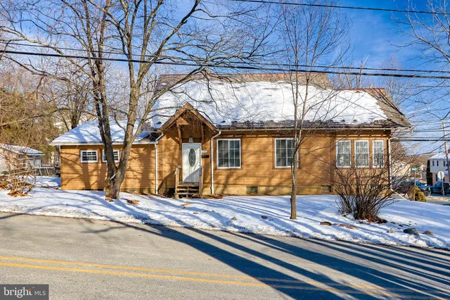 $269,900 | 751 West Pennsylvania Avenue, Pen Argyl, PA 18072