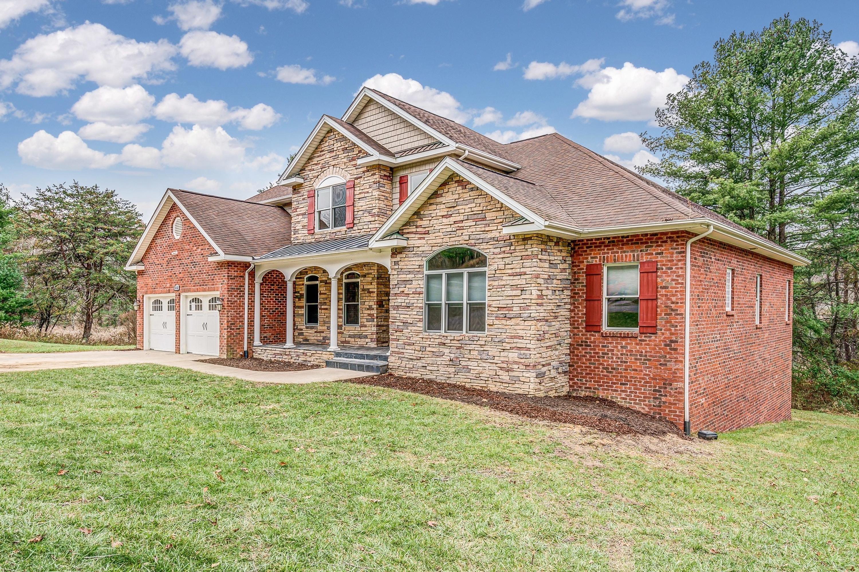 212 Bishop Road Blacksburg, VA 24060 - Photo 2 of 68 FRONT OF HOUSE