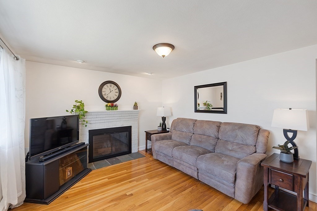 44 Como Road Boston, MA 02136 - Photo 4 of 40 Gallery Image 4
