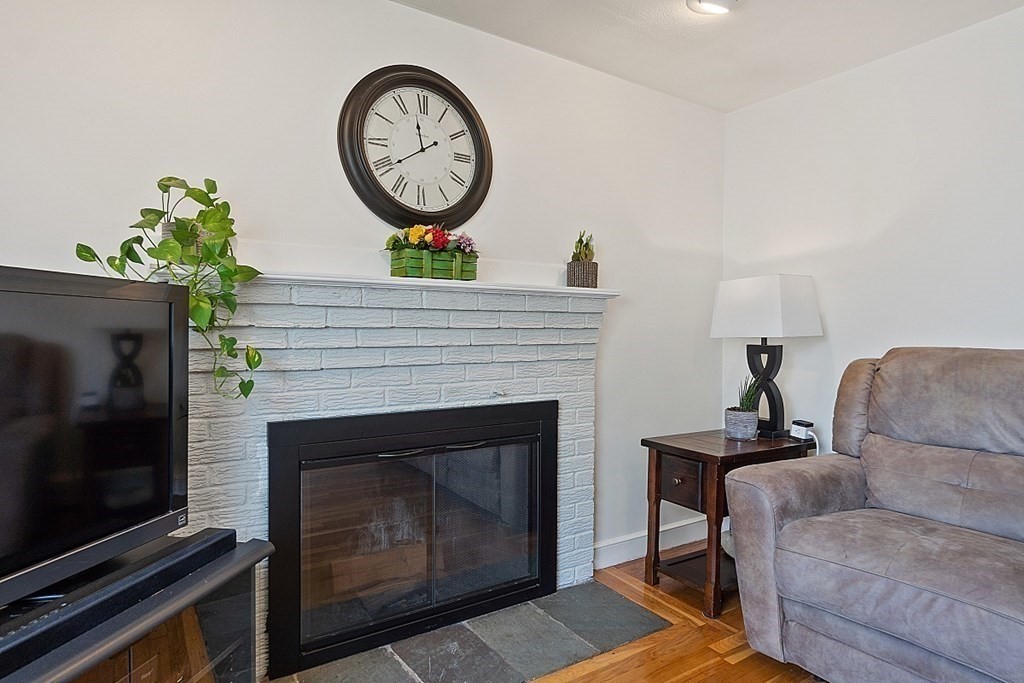 44 Como Road Boston, MA 02136 - Photo 5 of 40 Gallery Image 5
