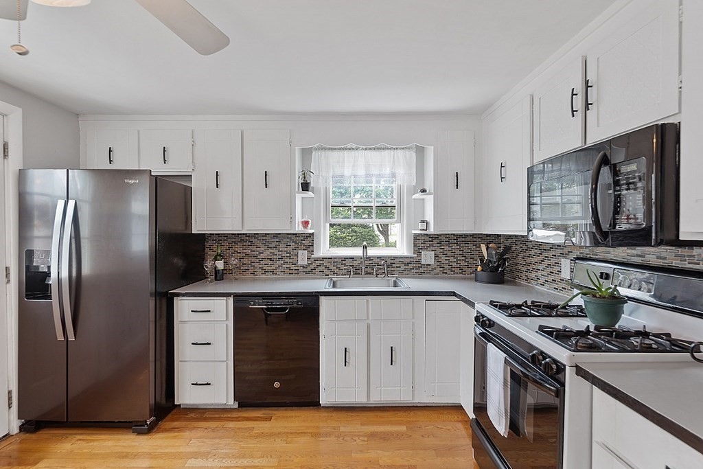 44 Como Road Boston, MA 02136 - Photo 6 of 40 Gallery Image 6