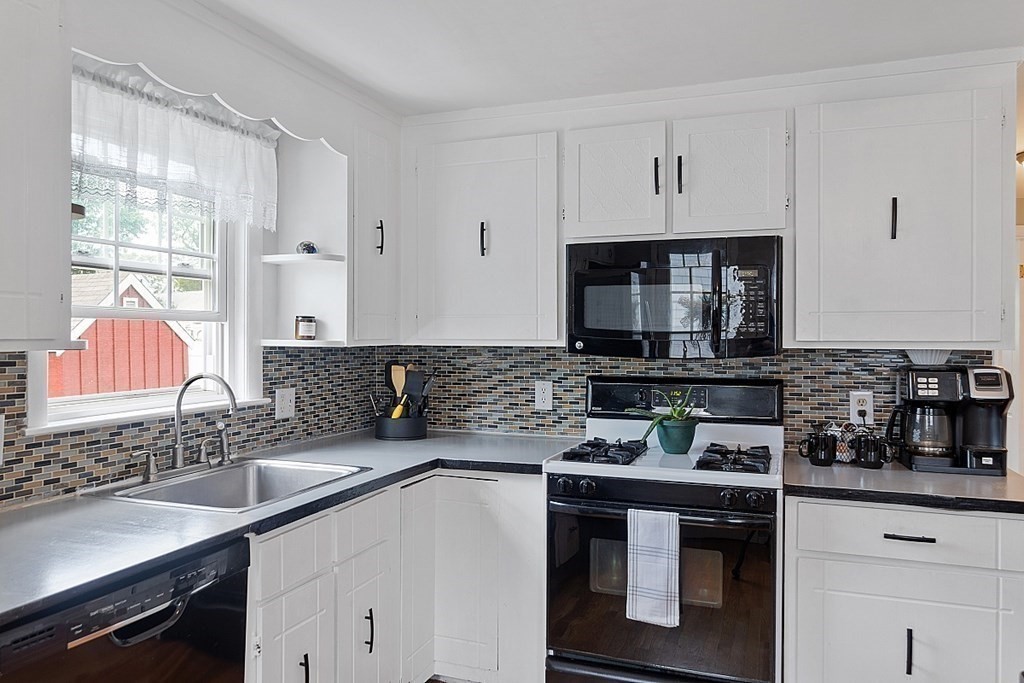 44 Como Road Boston, MA 02136 - Photo 8 of 40 Gallery Image 8