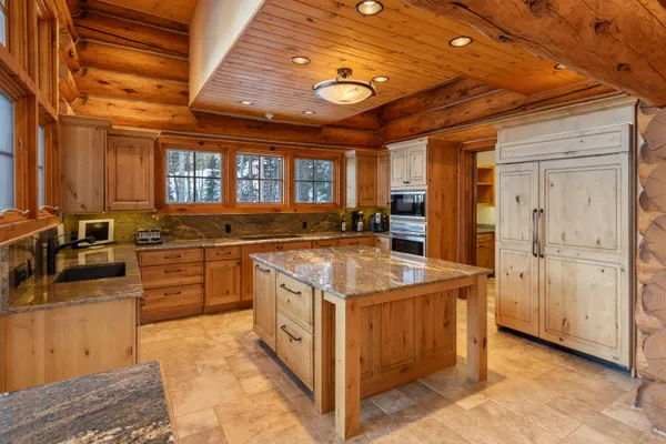 a kitchen that has a lot of cabinets in it