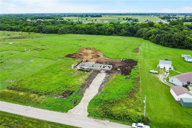 $581,500 | 3717 Utah Road, Wellsville, KS 66092