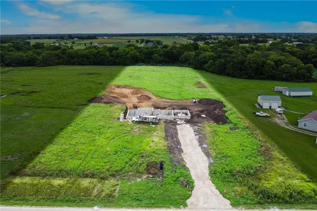 $581,500 | 3717 Utah Road, Wellsville, KS 66092