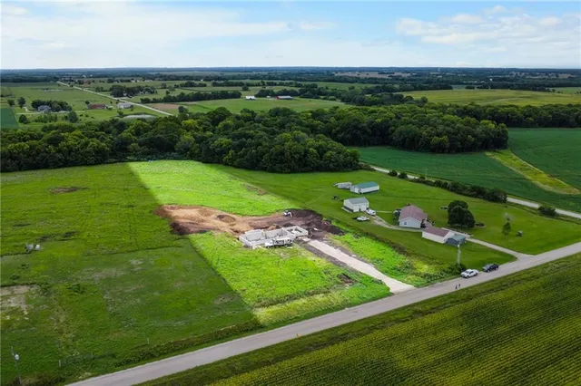 $581,500 | 3717 Utah Road, Wellsville, KS 66092
