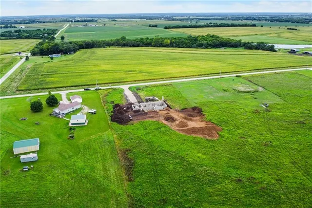 $581,500 | 3717 Utah Road, Wellsville, KS 66092