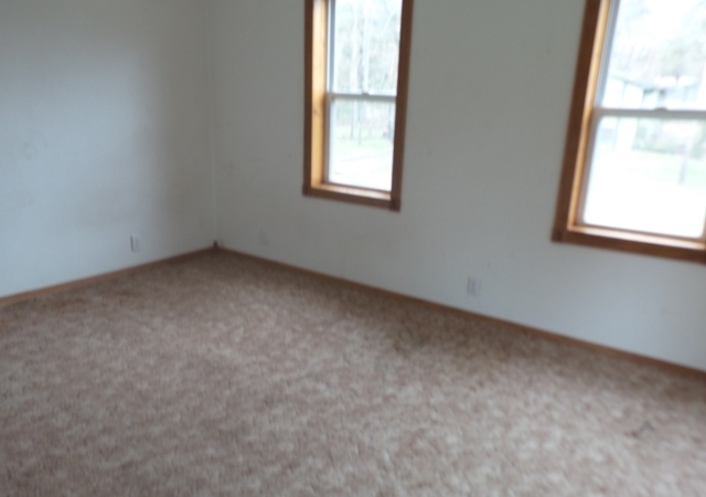 12357 South Beardslee Road Perry, MI 48872 - Photo 10 of 12 31286255-9.JPG