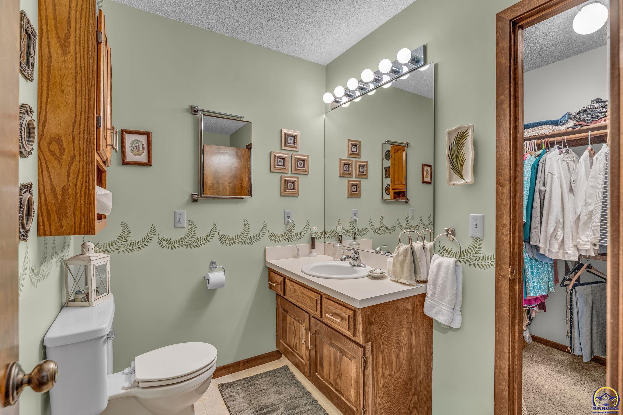 3019 Southwest Arrowhead Road Topeka, KS 66614 - Photo 11 of 25