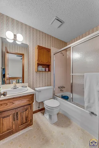 $249,900 | 3019 Southwest Arrowhead Road, Topeka, KS 66614