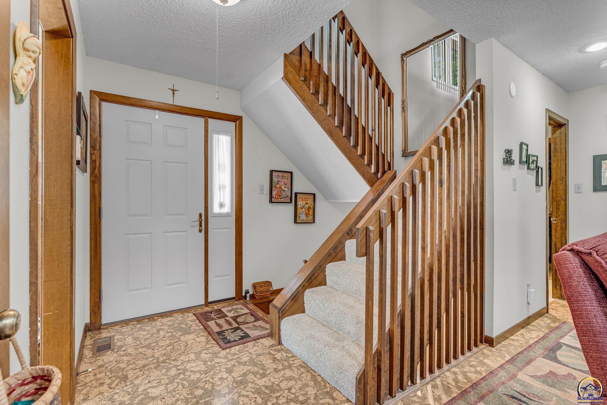 3019 Southwest Arrowhead Road Topeka, KS 66614 - Photo 16 of 25