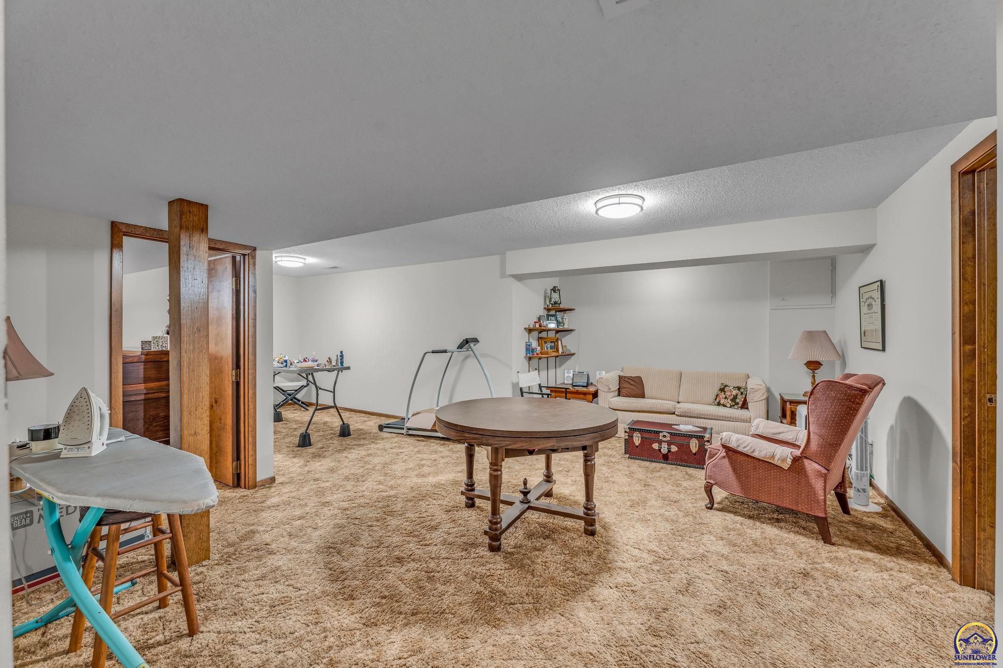 3019 Southwest Arrowhead Road Topeka, KS 66614 - Photo 17 of 25