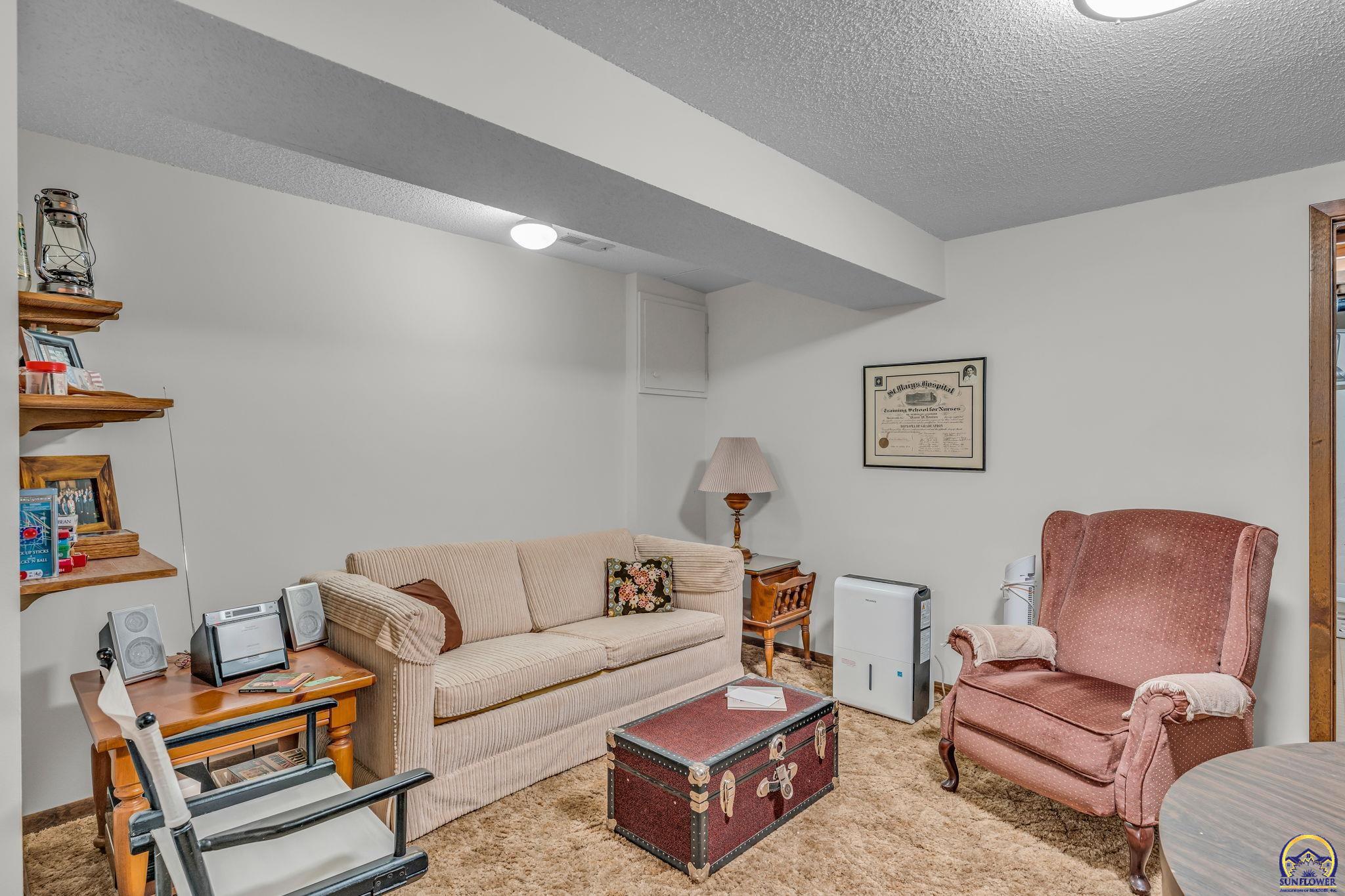 3019 Southwest Arrowhead Road Topeka, KS 66614 - Photo 18 of 25