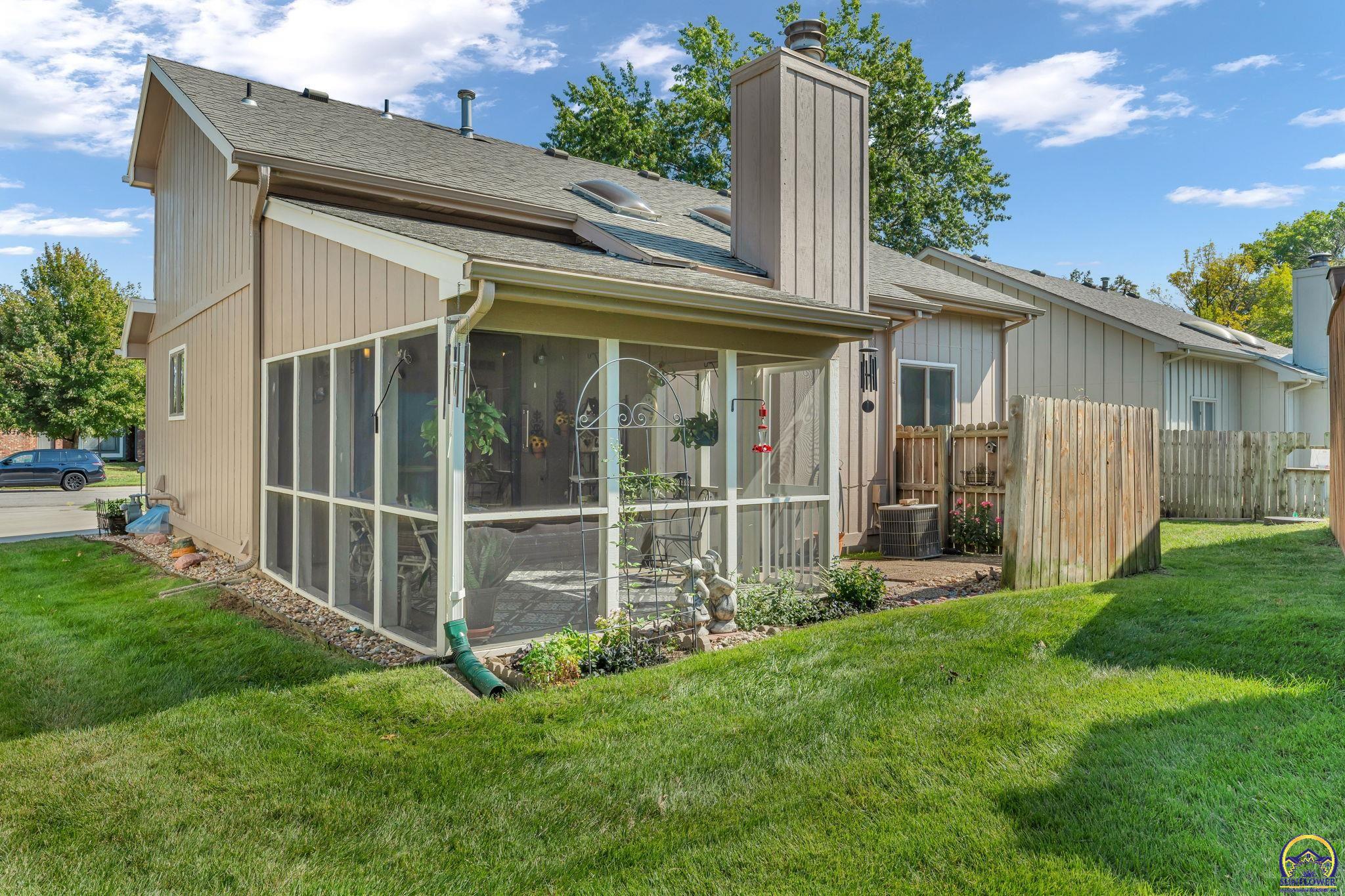 3019 Southwest Arrowhead Road Topeka, KS 66614 - Photo 2 of 25