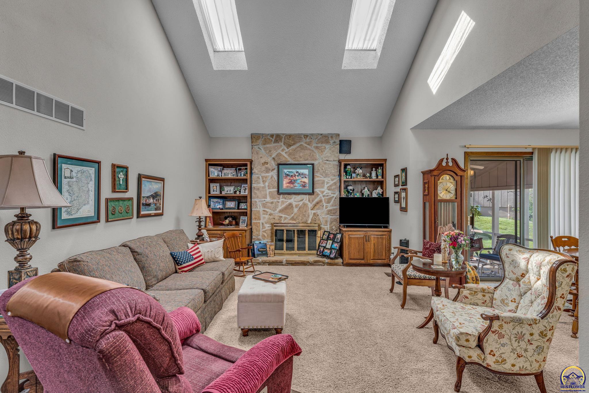 3019 Southwest Arrowhead Road Topeka, KS 66614 - Photo 5 of 25