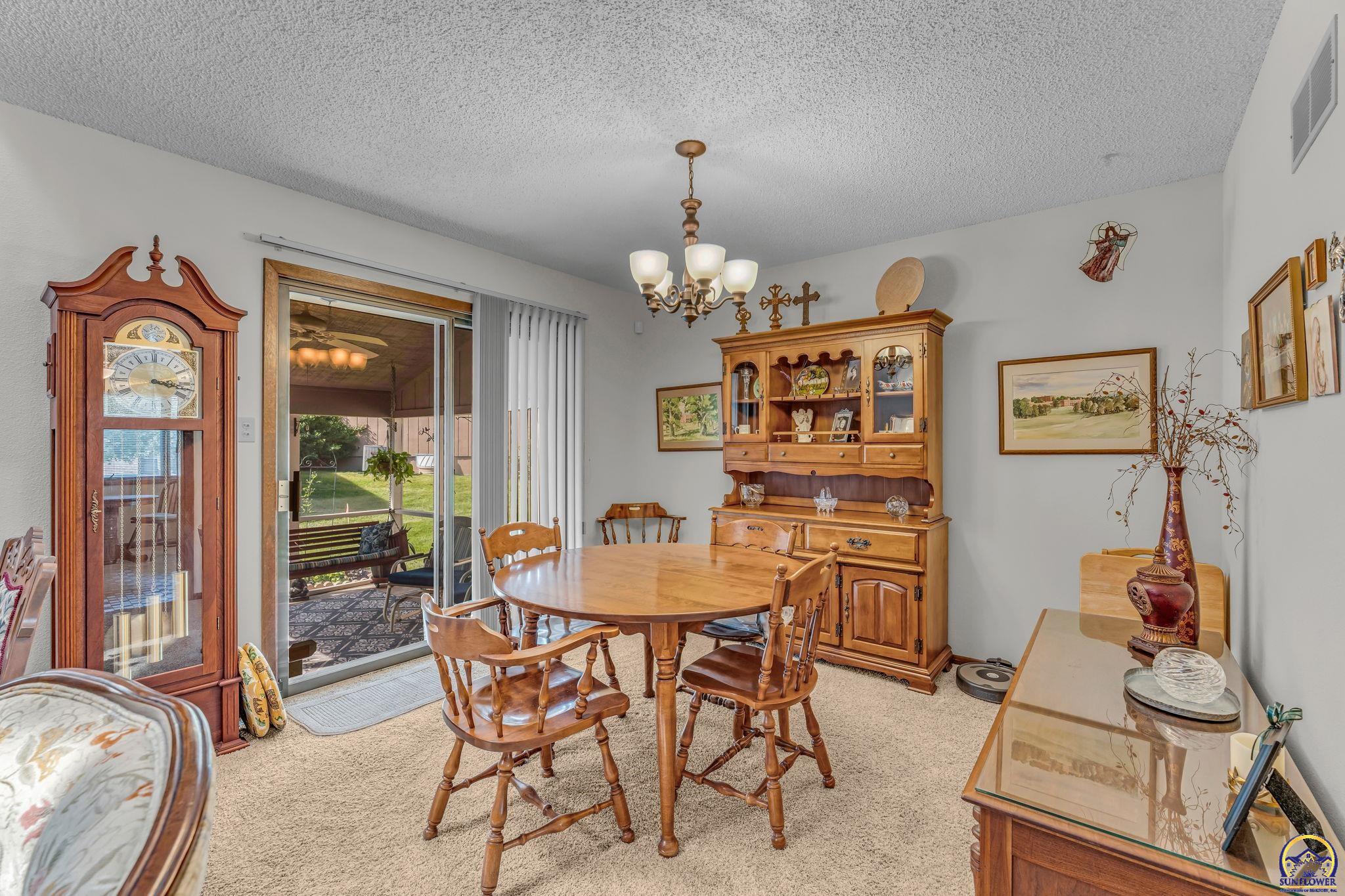 3019 Southwest Arrowhead Road Topeka, KS 66614 - Photo 8 of 25