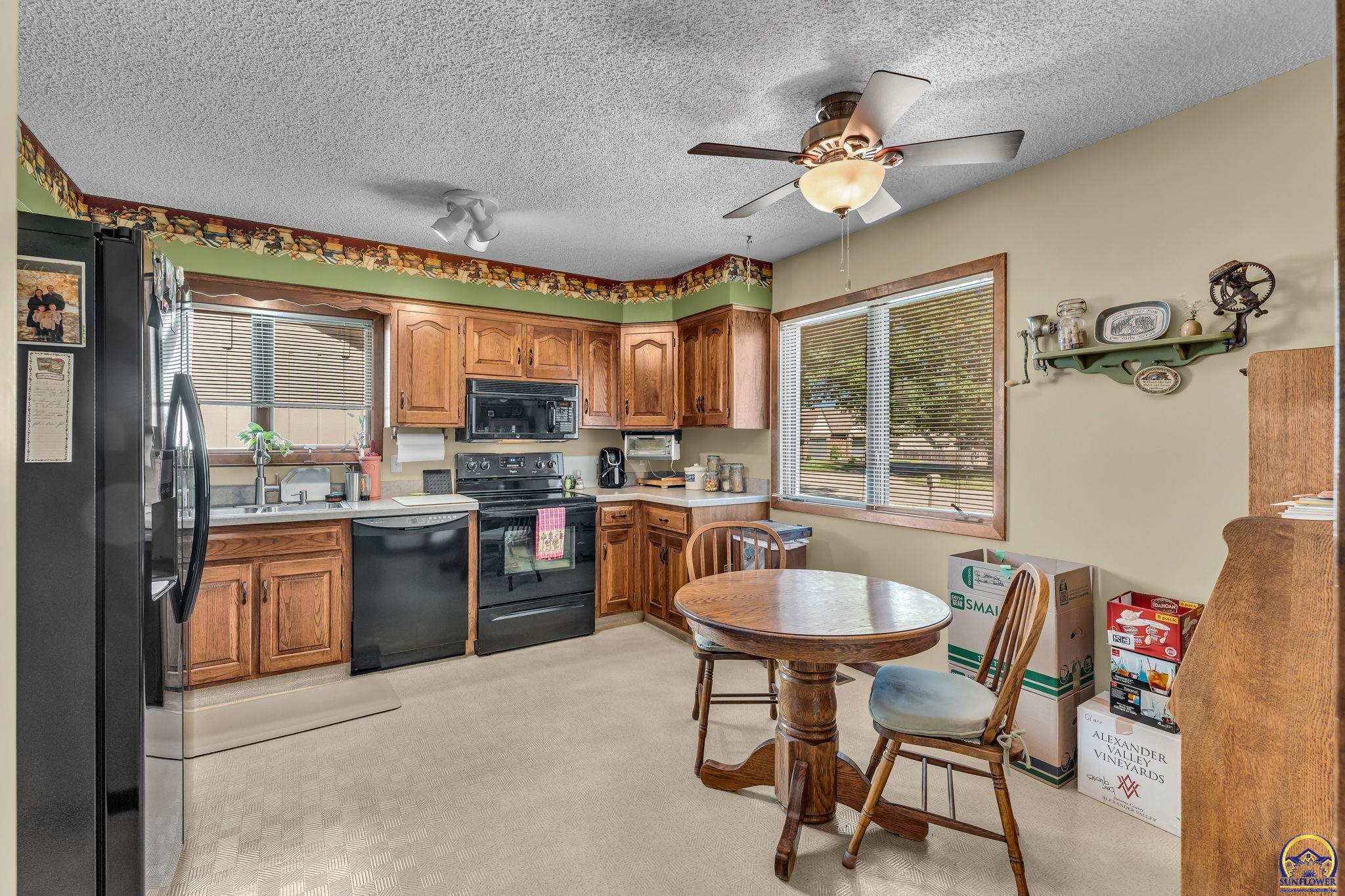 3019 Southwest Arrowhead Road Topeka, KS 66614 - Photo 9 of 25