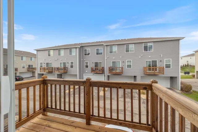 $2,600 | 2463 BELLA Drive, Pingree Grove, IL 60140