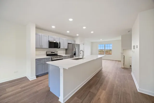 $2,600 | 2463 BELLA Drive, Pingree Grove, IL 60140