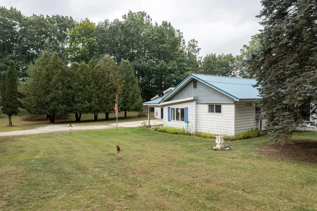 $255,000 | 1299 West White Road, Free Soil, MI 49411