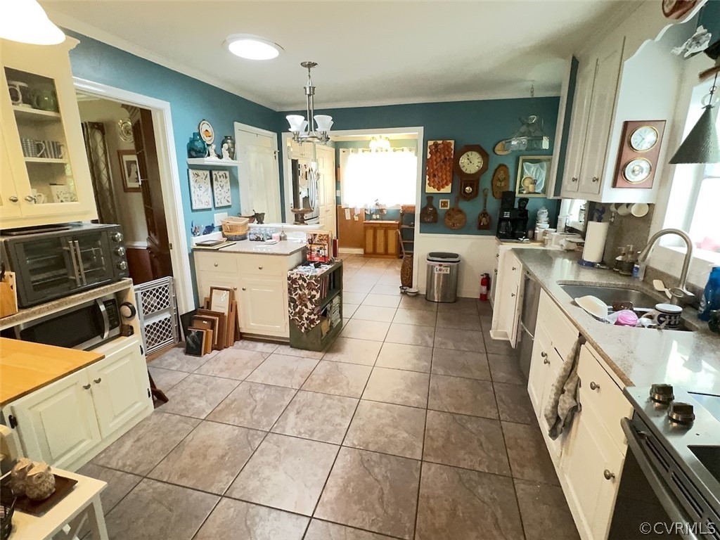 12001 Sunset Drive Ashland, VA 23005 - Photo 10 of 40 a large white kitchen with a large window