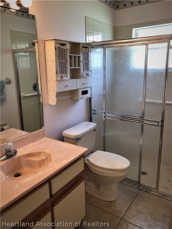 4440 Mandarin Road Sebring, FL 33875 - Photo 10 of 17 a bathroom with a sink toilet and shower