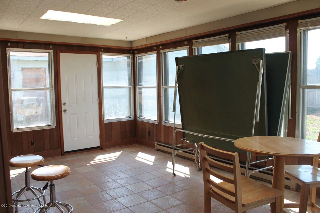 5130 McCarty Boulevard Amarillo, TX 79110 - Photo 20 of 26 a living room with a large window and chairs