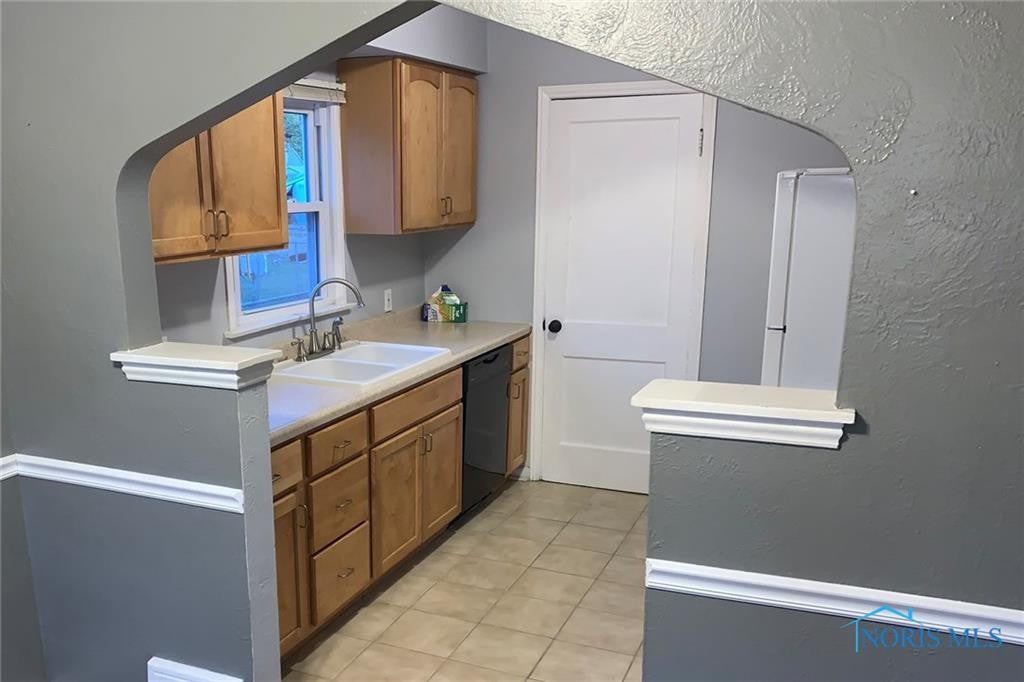 3588 Bellevue Road Toledo, OH 43613 - Photo 5 of 6 Gallery Image 5