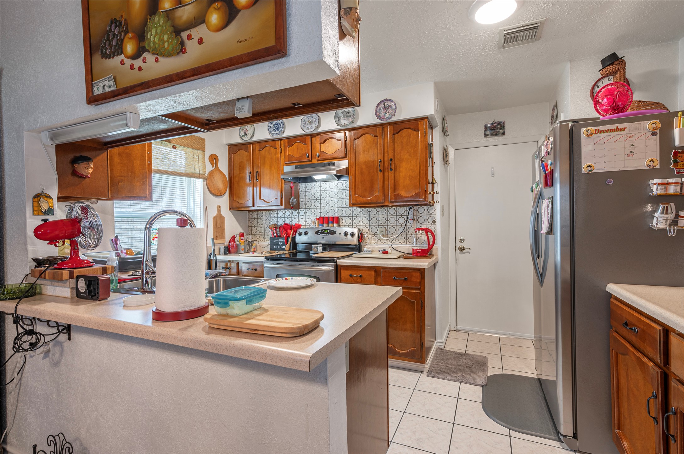 10107 Rocky Hollow Road La Porte, TX 77571 - Photo 11 of 33 a kitchen with a refrigerator and a stove