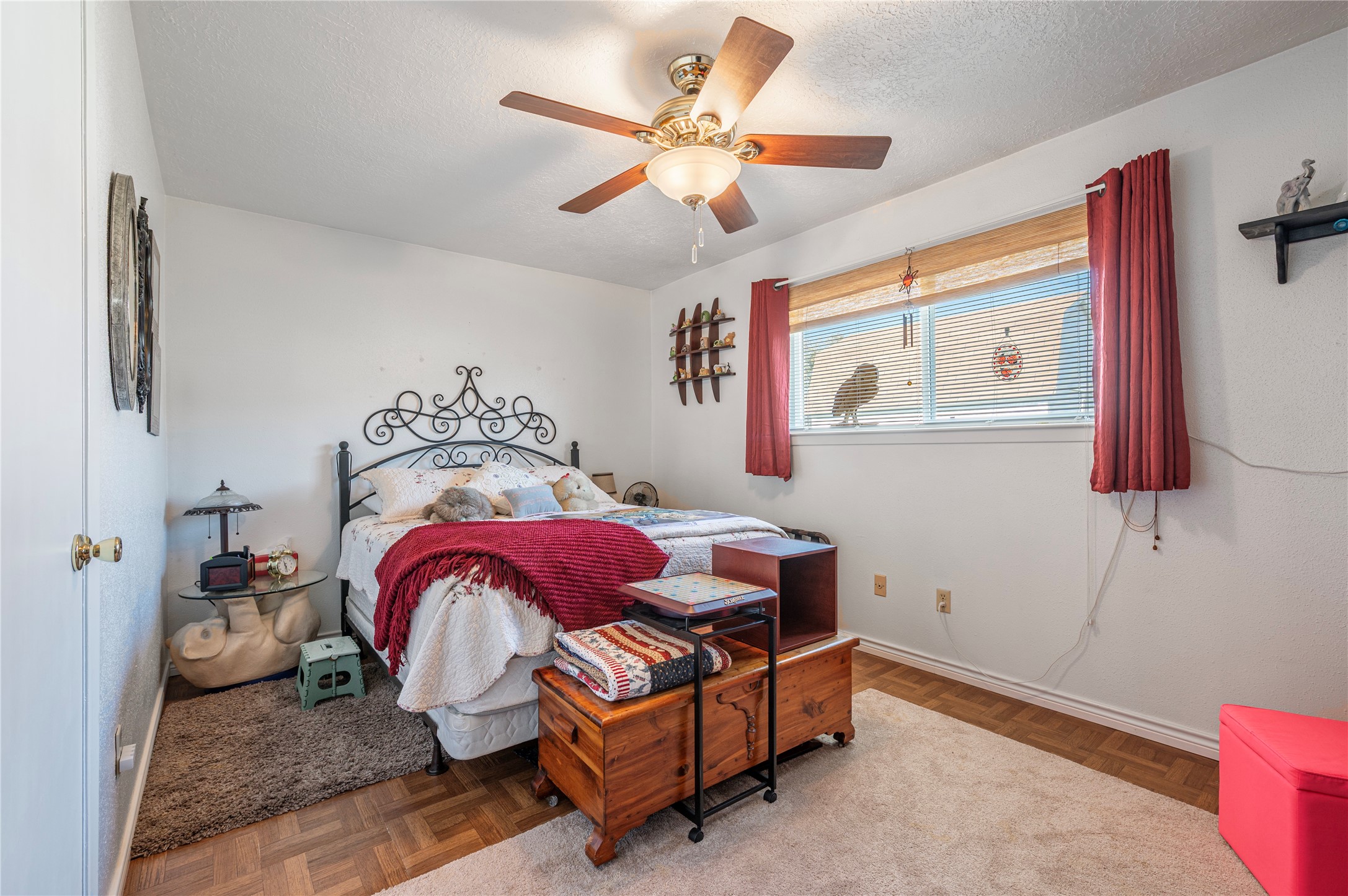 10107 Rocky Hollow Road La Porte, TX 77571 - Photo 19 of 33 a living room with furniture