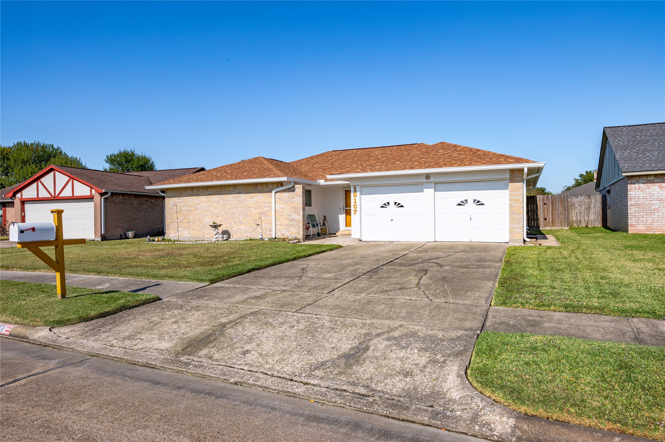 10107 Rocky Hollow Road La Porte, TX 77571 - Photo 2 of 33 a front view of a house with a yard