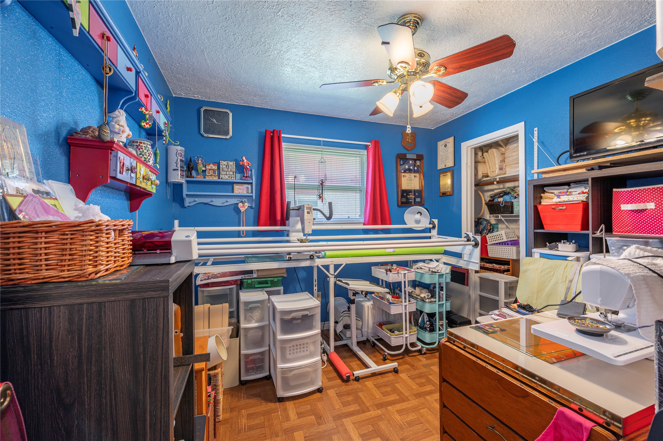 10107 Rocky Hollow Road La Porte, TX 77571 - Photo 24 of 33 a room with musical instruments