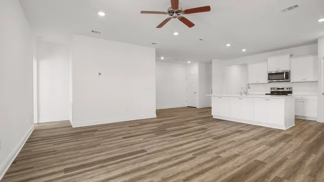 $422,900 | 19 Gray Owl Drive, Freeport, FL 32439