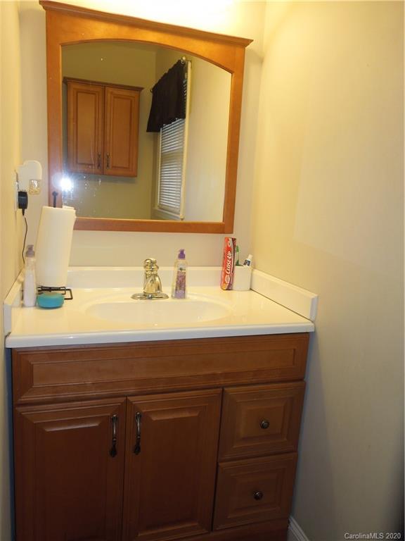 5531 Hickory Grove Road Charlotte, NC 28215 - Photo 23 of 24 a bathroom with a sink and a mirror