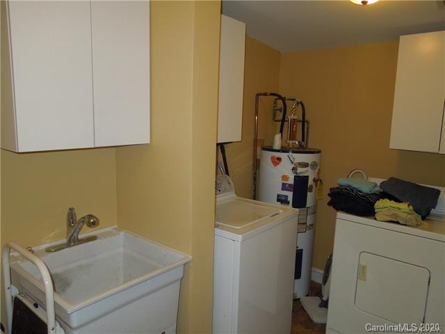 5531 Hickory Grove Road Charlotte, NC 28215 - Photo 24 of 24 a utility room with dryer and washer