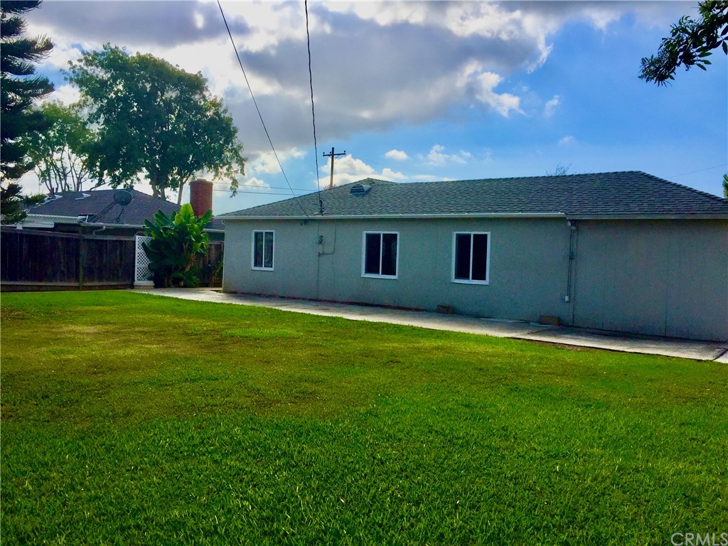 970 Linden Place Costa Mesa, CA 92627 - Photo 5 of 9 a front view of a house with a garden