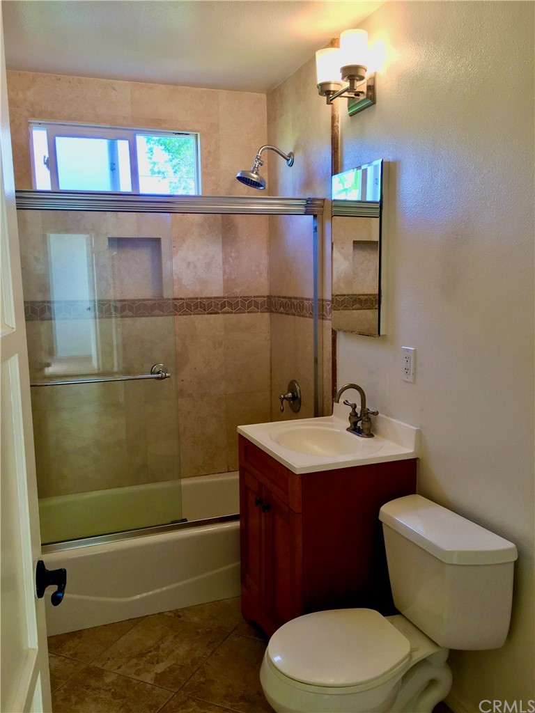 970 Linden Place Costa Mesa, CA 92627 - Photo 6 of 9 a bathroom with a toilet a sink and bathtub