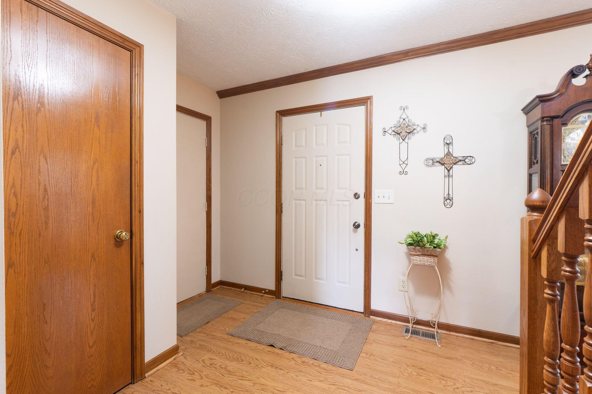 1042 Rousseau Lane Galloway, OH 43119 - Photo 6 of 47 003_d_h 1042 Rousseau Ln-1000