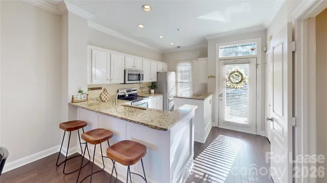 $2,700 | 1009 Park W Drive, Charlotte, NC 28209