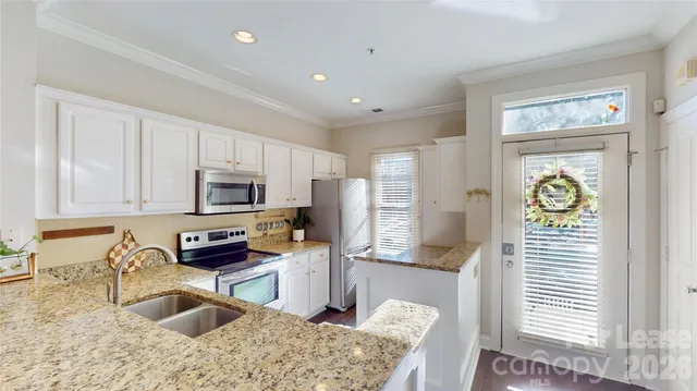 $2,700 | 1009 Park W Drive, Charlotte, NC 28209