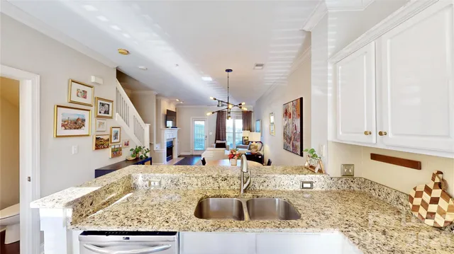 $2,700 | 1009 Park W Drive, Charlotte, NC 28209