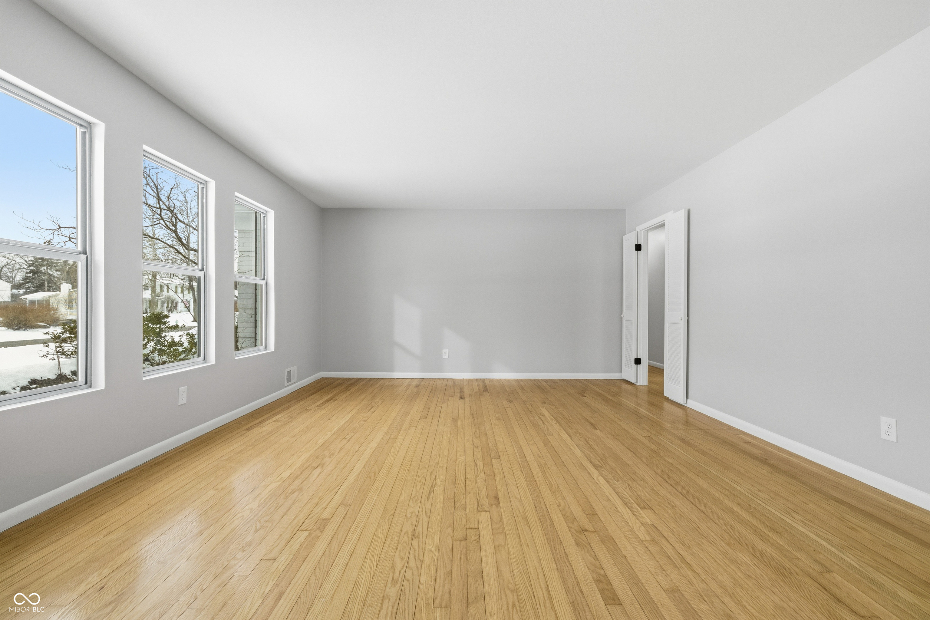 6219 Green Leaves Road Indianapolis, IN 46220 - Photo 4 of 32