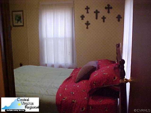 50 Raines Road Farmville, VA 23901 - Photo 4 of 10 a bedroom with a bed and a window