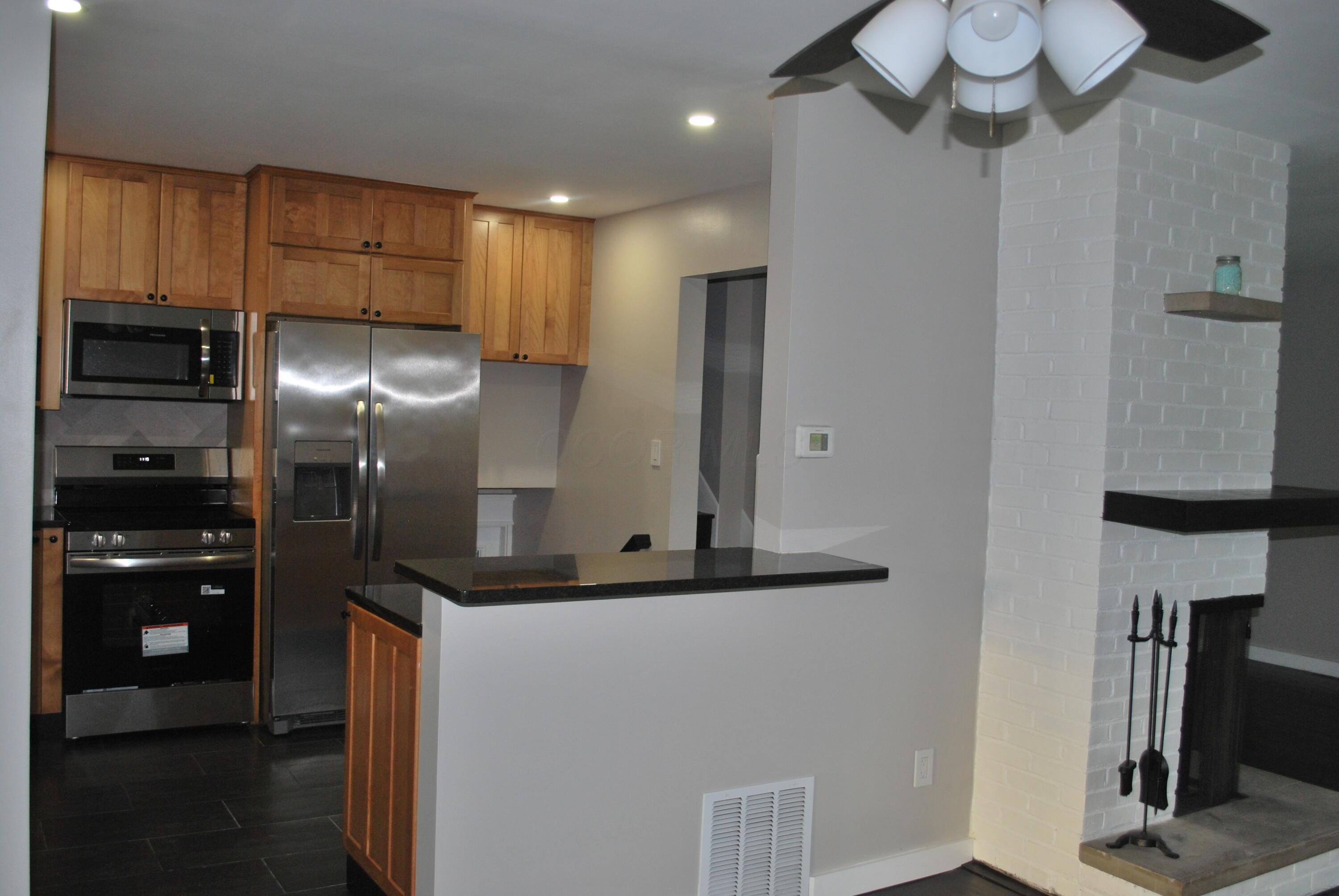 7404 Worthington Road Westerville, OH 43082 - Photo 17 of 32 Kitchen with eat at bar