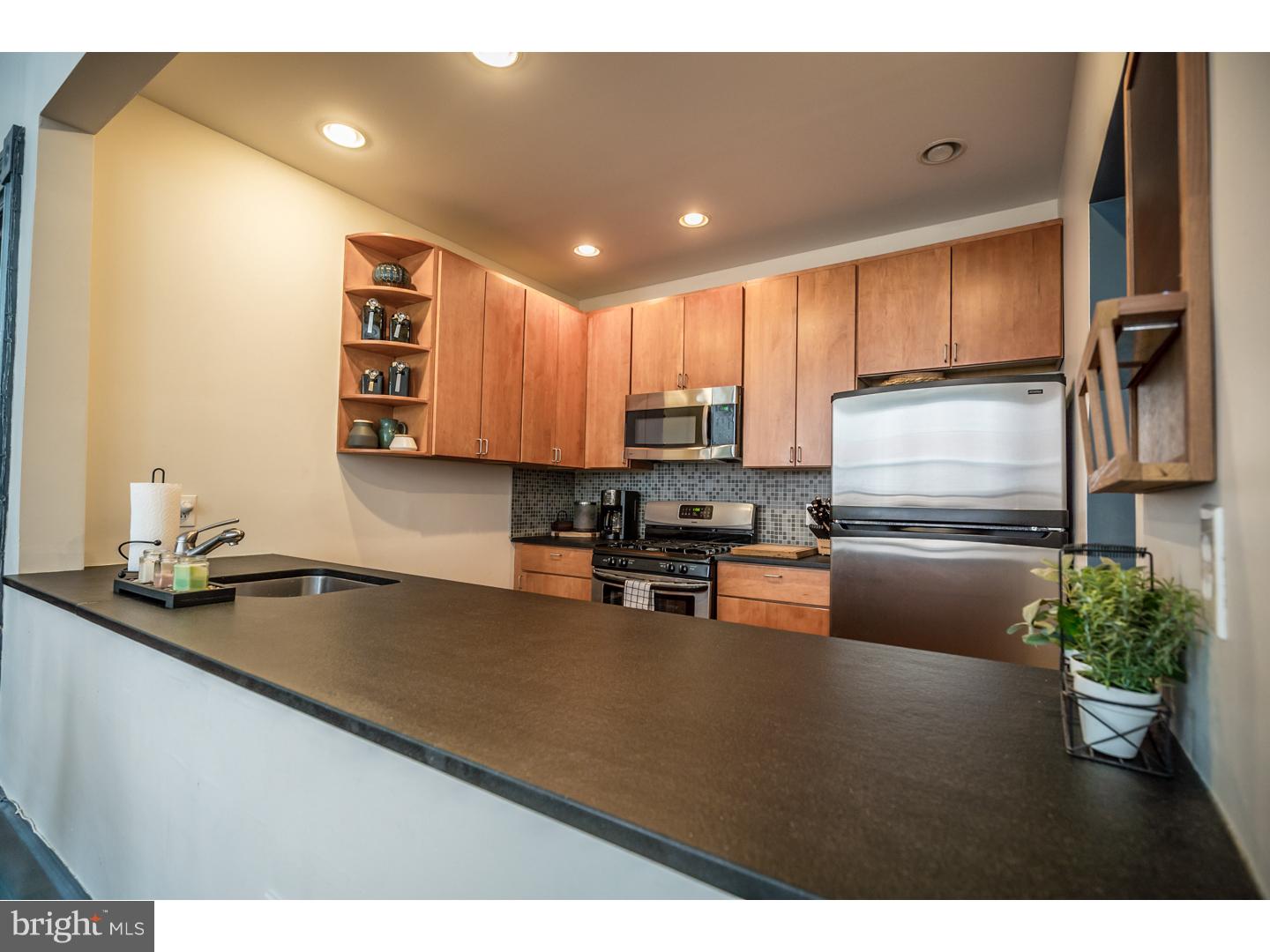 1029-33 Spruce Street, Unit 200 Philadelphia, PA 19107 - Photo 13 of 25