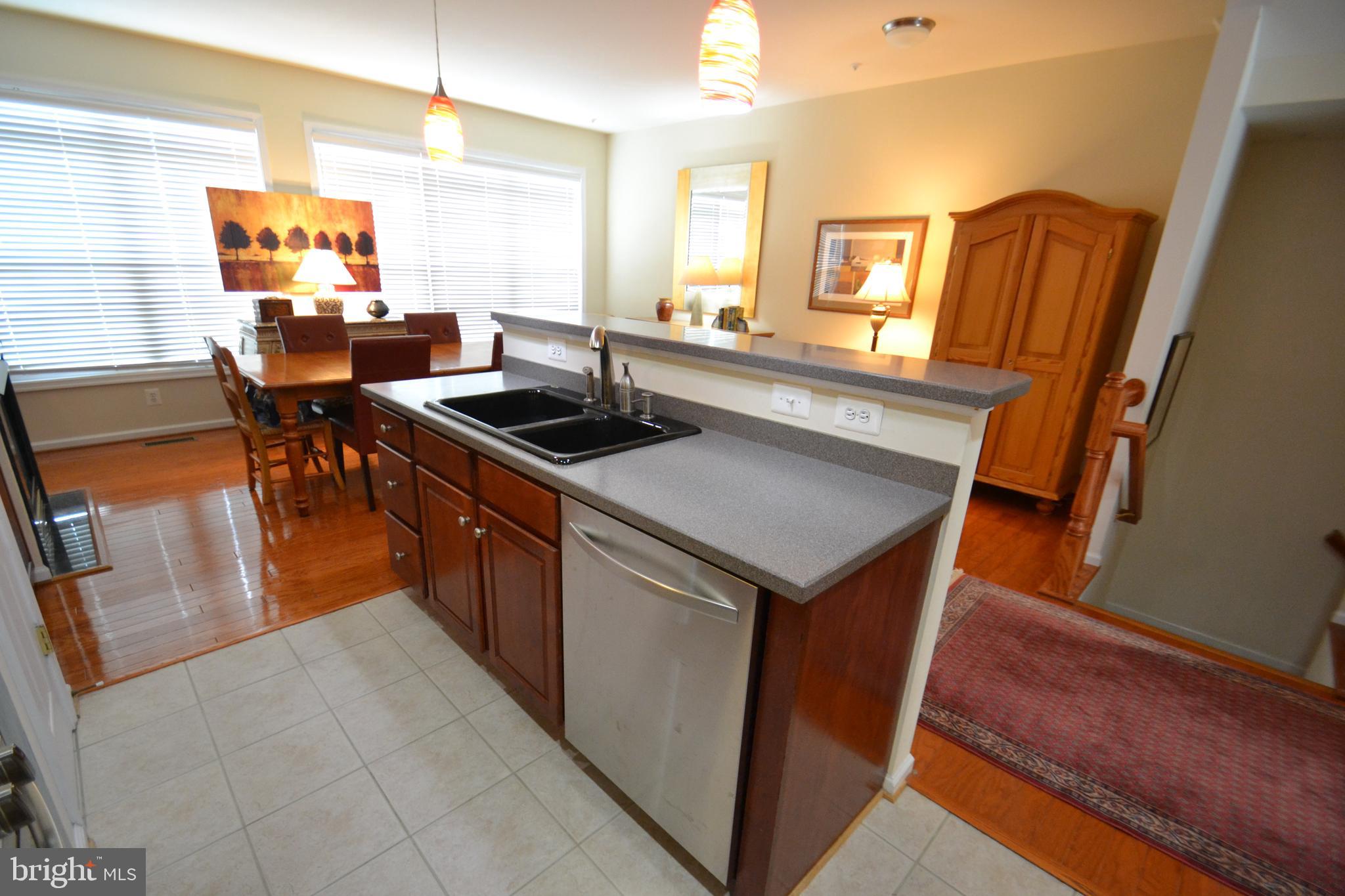 10207 Rutland Round Road, Unit 65 Columbia, MD 21044 - Photo 15 of 32 Kitchen with porcelain sink