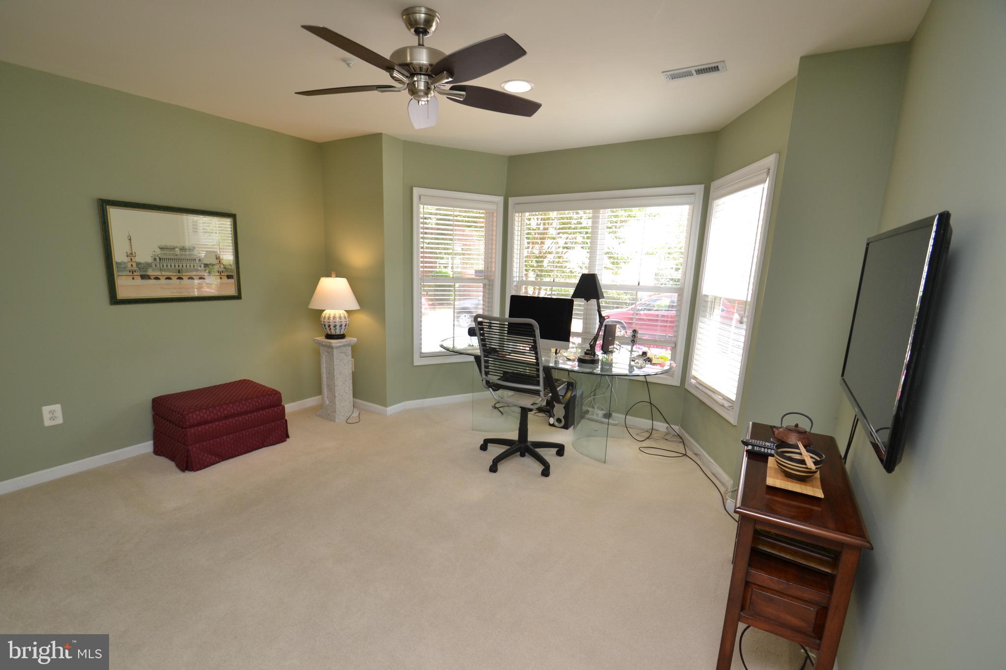 10207 Rutland Round Road, Unit 65 Columbia, MD 21044 - Photo 3 of 32 Entry level multi-purpose room with bay window