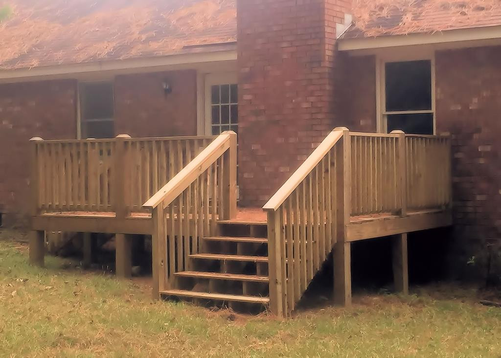 628 Fieldstone Way Evans, GA 30809 - Photo 15 of 17 New Rear Deck Right